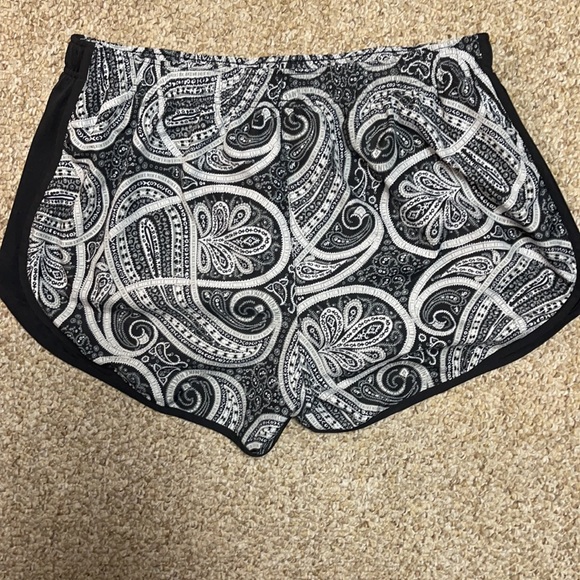 Nike - Picture 2 of 2